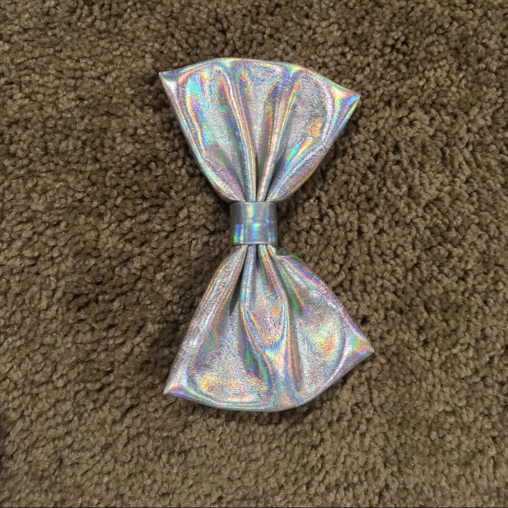 Holographic Bow